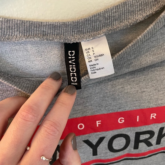 Divided | Gray Cropped NY Sweatshirt | Size Small - Picture 5 of 6